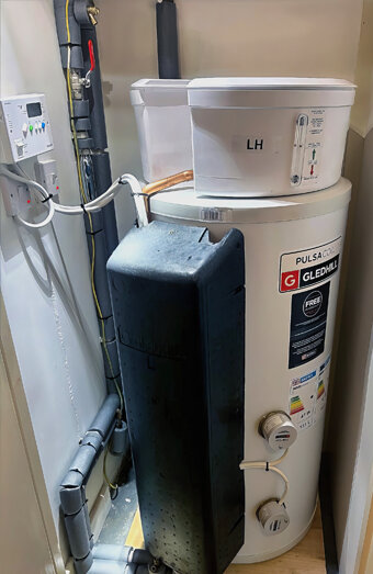 https://melvillehotwater.com.au/uploads/2025/06/electric-hot-water-system-70649.jpg
