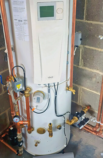 https://melvillehotwater.com.au/uploads/2025/06/gas-hot-water-system-13675.jpg
