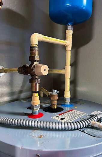 https://melvillehotwater.com.au/uploads/2025/06/gas-hot-water-system-63012.jpg