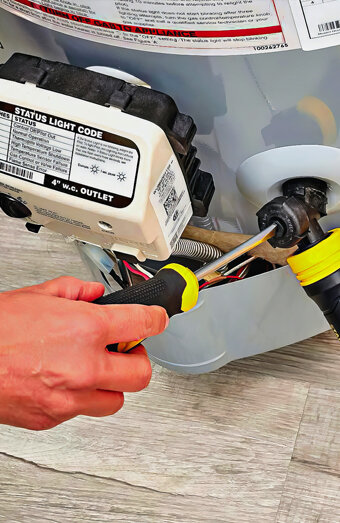 https://melvillehotwater.com.au/uploads/2025/06/hot-water-servicing-70528.jpg